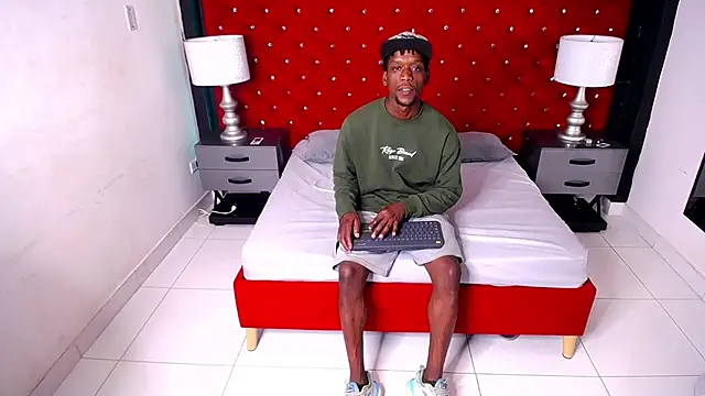 Snapshot of SkylerBigxxx chatting on October 18, 3:53 am SkylerBigxxx online show from October 18, 3:53 am