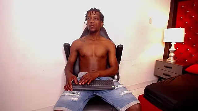 Snapshot of SkylerBigxxx chatting on November 5, 3:39 am SkylerBigxxx online show from November 5, 3:39 am