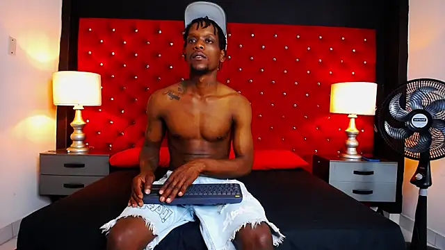 Snapshot of SkylerBigxxx chatting on November 7, 3:50 am SkylerBigxxx online show from November 7, 3:50 am