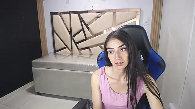 Maily a  online show from November 16, 3:01 am