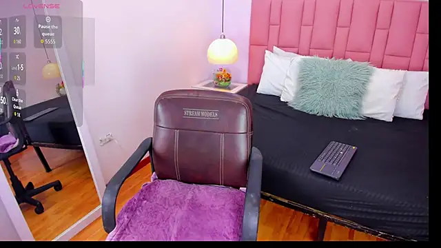 Amy Ferreira online show from December 17, 5:02 am