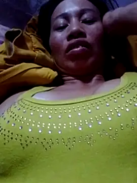 donna-bae online show from April 17, 9:29 pm