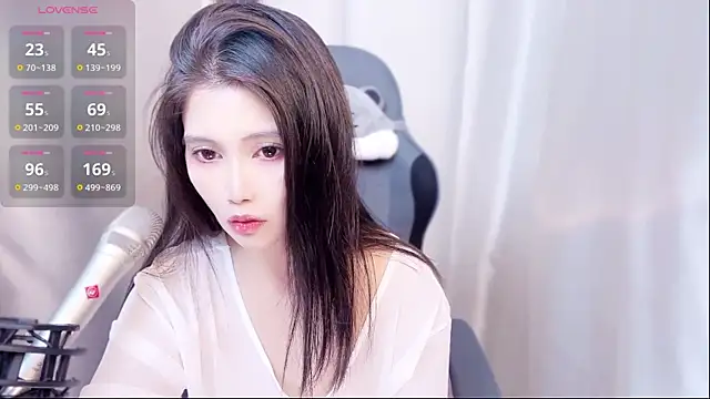 Snapshot of eos-chan chatting on October 3, 1:52 pm eos-chan online show from October 3, 1:52 pm