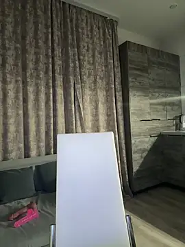 MissOyee online show from February 3, 7:41 pm