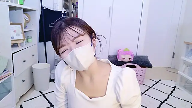 Snapshot of SatoYuri_jp chatting on October 4, 9:07 am SatoYuri jp online show from October 4, 9:07 am