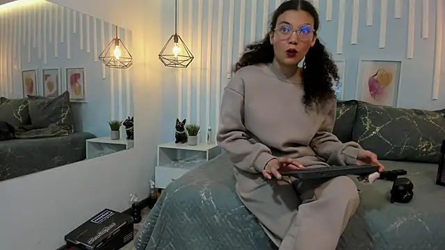 SweetStarr  online show from October 21, 12:39 pm