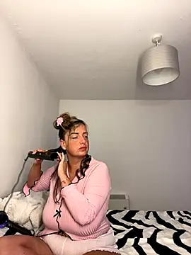 Snapshot of QueenStacyxox chatting on October 12, 11:42 am QueenStacyxox online show from October 12, 11:42 am