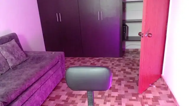 Snapshot of Gia_Dior chatting on February 19, 12:28 am Gia Dior online show from February 19, 12:28 am