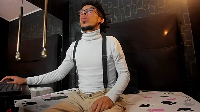 Snapshot of Alien_high chatting on September 28, 12:54 pm Alien high online show from September 28, 12:54 pm