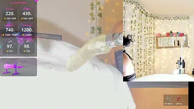 Ashley  Jones   online show from March 25, 9:04 am