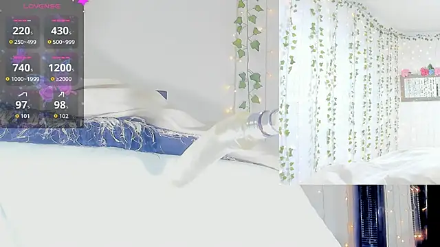 Ashley  Jones   online show from March 26, 9:04 am