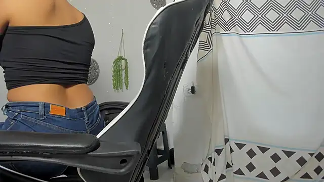 Dakota x18 online show from October 27, 7:40 pm