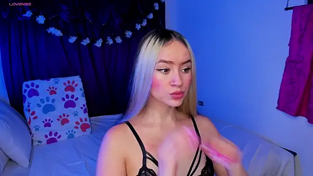 Shairaclark  online show from April 9, 2:00 am