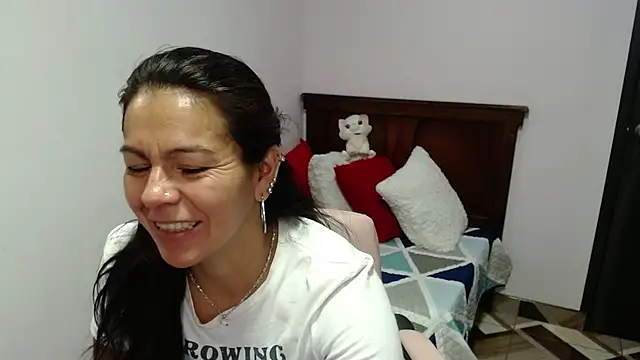 camilavargas  online show from July 14, 4:34 pm