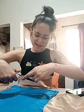 linameii online show from November 19, 4:29 pm