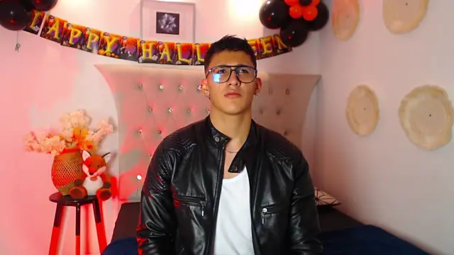 SalvadorFit online show from October 8, 8:39 pm