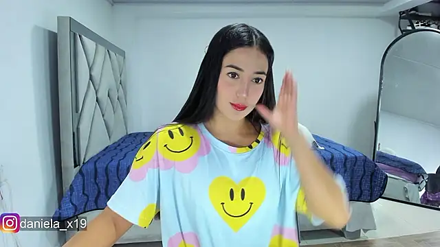 Snapshot of Daniela_x19 chatting on February 5, 12:37 am Daniela x19 online show from February 5, 12:37 am