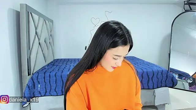 Snapshot of Daniela_x19 chatting on February 24, 12:41 am Daniela x19 online show from February 24, 12:41 am