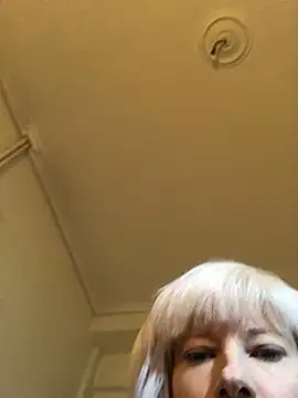 Snapshot of juliaoneandonly chatting on October 8, 9:51 am juliaoneandonly online show from October 8, 9:51 am