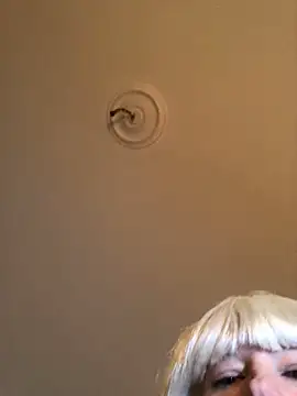 Snapshot of juliaoneandonly chatting on December 20, 7:10 pm juliaoneandonly online show from December 20, 7:10 pm