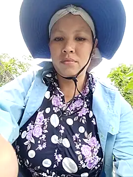 callistra online show from April 3, 10:35 am