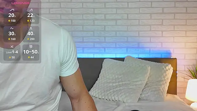 GarettVoss online show from October 8, 4:21 am