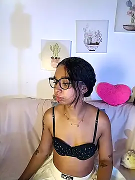 Suzanelee1 online show from October 26, 1:55 am