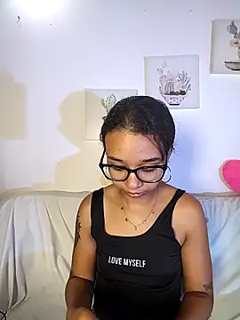 Suzanelee1 online show from November 6, 2:23 am