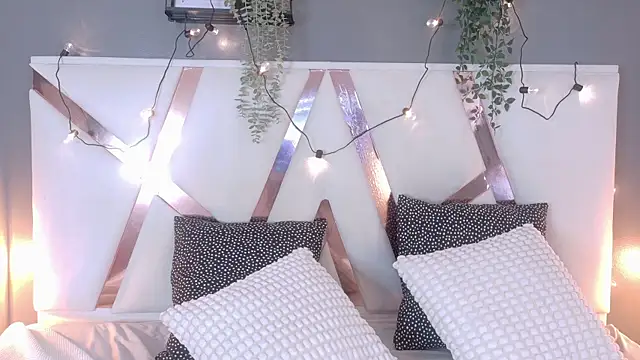 KeendraFox  online show from September 19, 7:25 pm