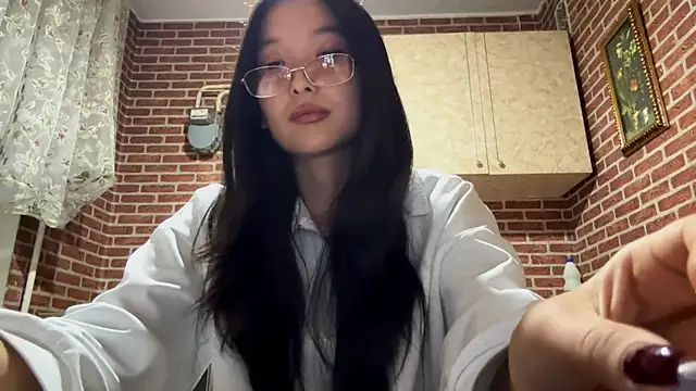 Snapshot of EmmaLeexth chatting on September 28, 3:28 pm EmmaLeexth online show from September 28, 3:28 pm