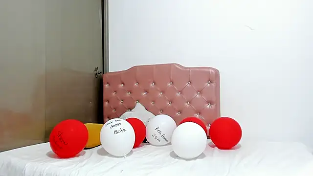 IslaRose7 online show from February 15, 1:52 pm