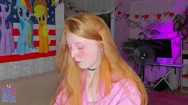 Snapshot of RitaSweety18 chatting on June 24, 9:47 pm RitaSweety18 online show from June 24, 9:47 pm