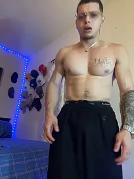 Snapshot of Matt_your_master_ chatting on October 18, 12:35 am Matt your master online show from October 18, 12:35 am