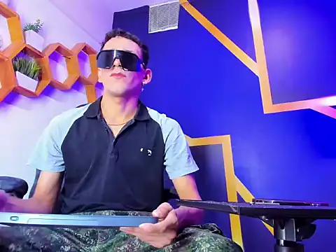 Snapshot of Noha_Deluxe chatting on September 27, 4:01 pm Noha Deluxe online show from September 27, 4:01 pm