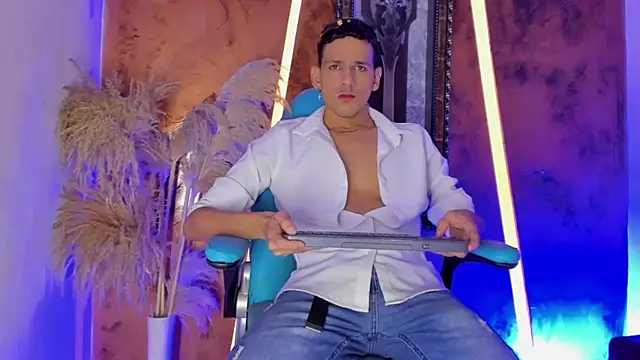 Snapshot of Noha_Deluxe chatting on October 27, 3:05 pm Noha Deluxe online show from October 27, 3:05 pm