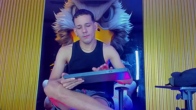 Snapshot of Noha_Deluxe chatting on October 30, 1:23 pm Noha Deluxe online show from October 30, 1:23 pm