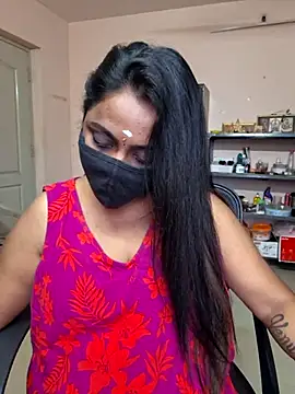 Snapshot of queendivya chatting on July 3, 1:01 am queendivya online show from July 3, 1:01 am