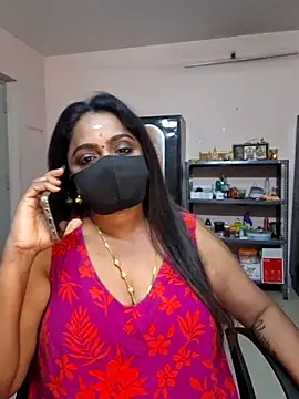 Snapshot of queendivya chatting on July 4, 12:39 am queendivya online show from July 4, 12:39 am