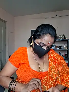 Snapshot of queendivya chatting on July 5, 3:13 am queendivya online show from July 5, 3:13 am