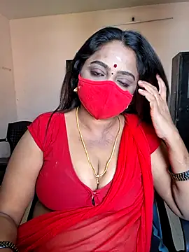 Snapshot of queendivya chatting on July 15, 4:40 am queendivya online show from July 15, 4:40 am