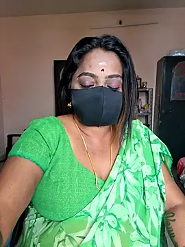 Snapshot of queendivya chatting on July 19, 5:55 am queendivya online show from July 19, 5:55 am
