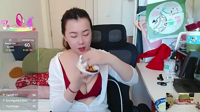 Snapshot of sallycui chatting on April 4, 1:15 am sallycui online show from April 4, 1:15 am