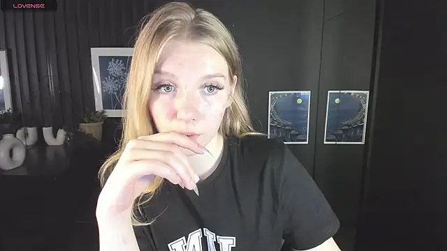 Layla Glam online show from September 26, 1:15 pm