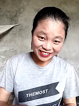 clara-cute online show from October 12, 4:55 am