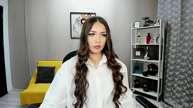 Snapshot of EllaClarke chatting on June 13, 9:51 am EllaClarke online show from June 13, 9:51 am