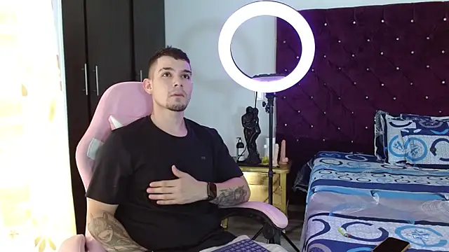 BooyHott  online show from November 5, 6:41 pm