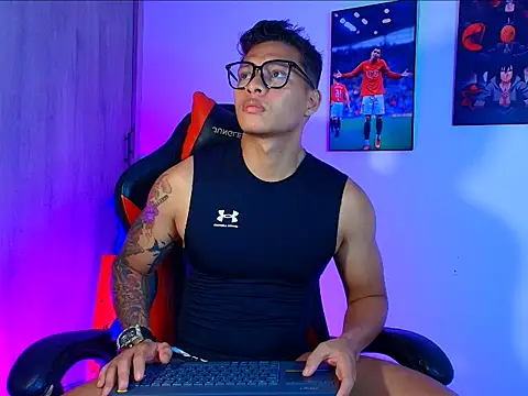 Snapshot of evan_greey chatting on September 18, 3:47 pm evan greey online show from September 18, 3:47 pm