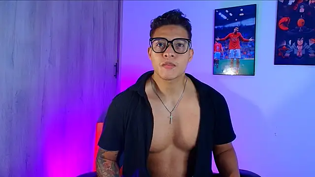 Snapshot of evan_greey chatting on September 23, 6:38 am evan greey online show from September 23, 6:38 am