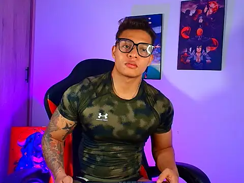 Snapshot of evan_greey chatting on October 14, 1:45 pm evan greey online show from October 14, 1:45 pm