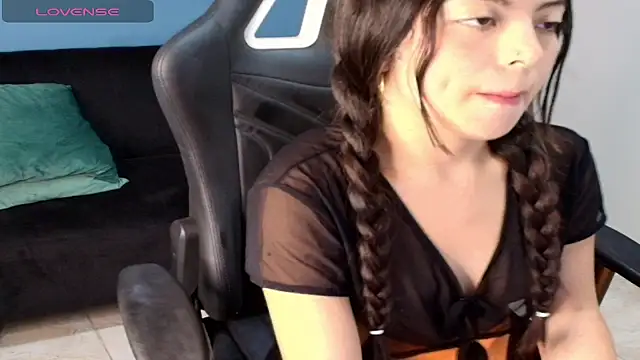Snapshot of Johanna_Angel_ chatting on October 9, 3:59 am Johanna Angel online show from October 9, 3:59 am